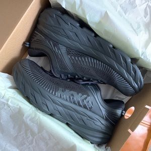 HOKA BONDI Running Shoe, W’s size 10, Black